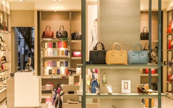 A picture of luxury items such as handbags in a pristine shop.